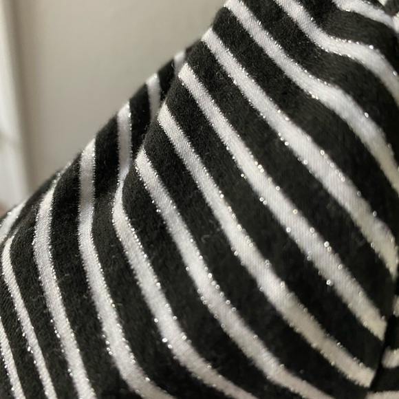 Cache Black And White Form Fitting Blouse Size S - Picture 9 of 11